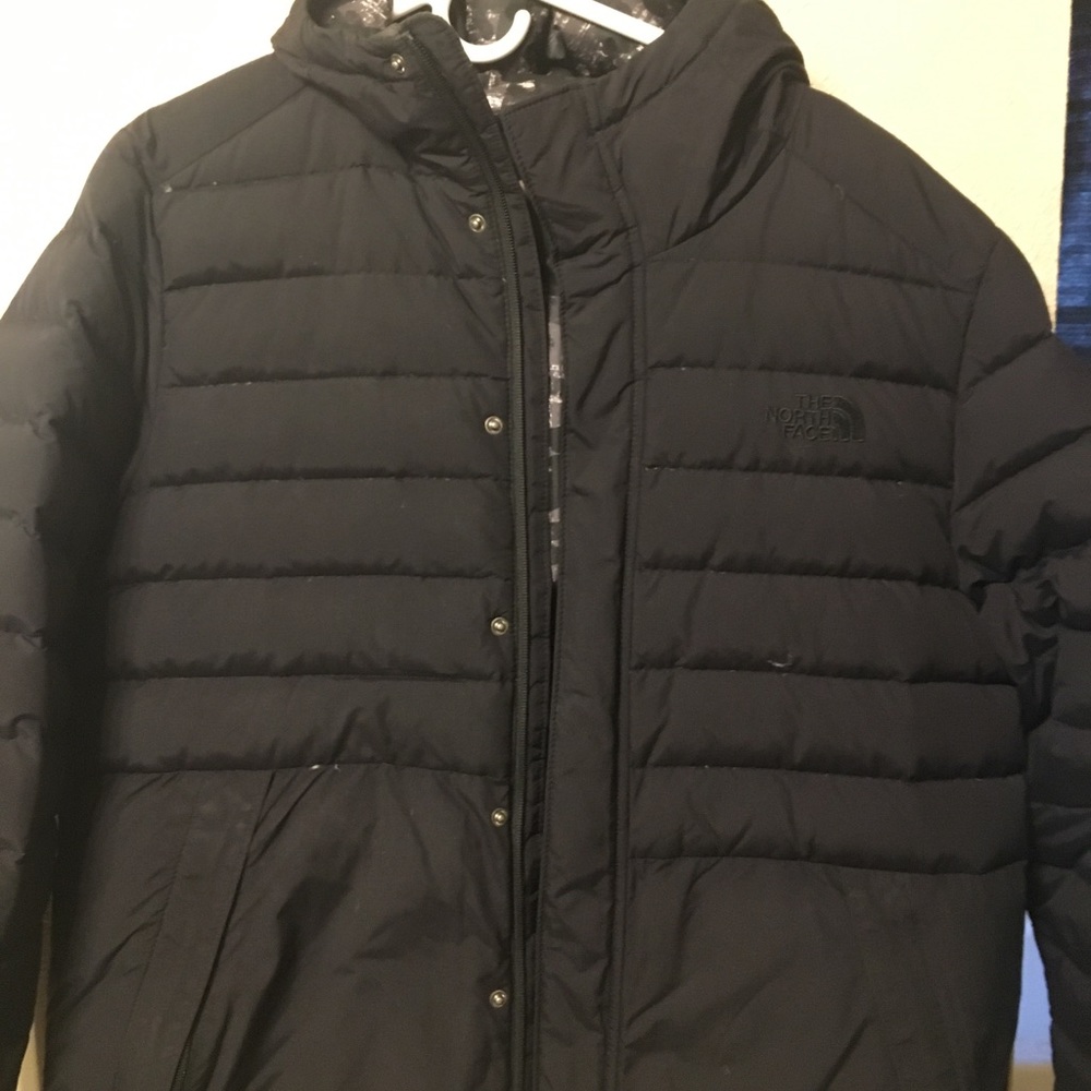 mens size medium puffer jacket • brand- The North Face